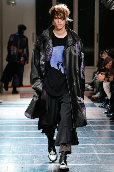 Look 19